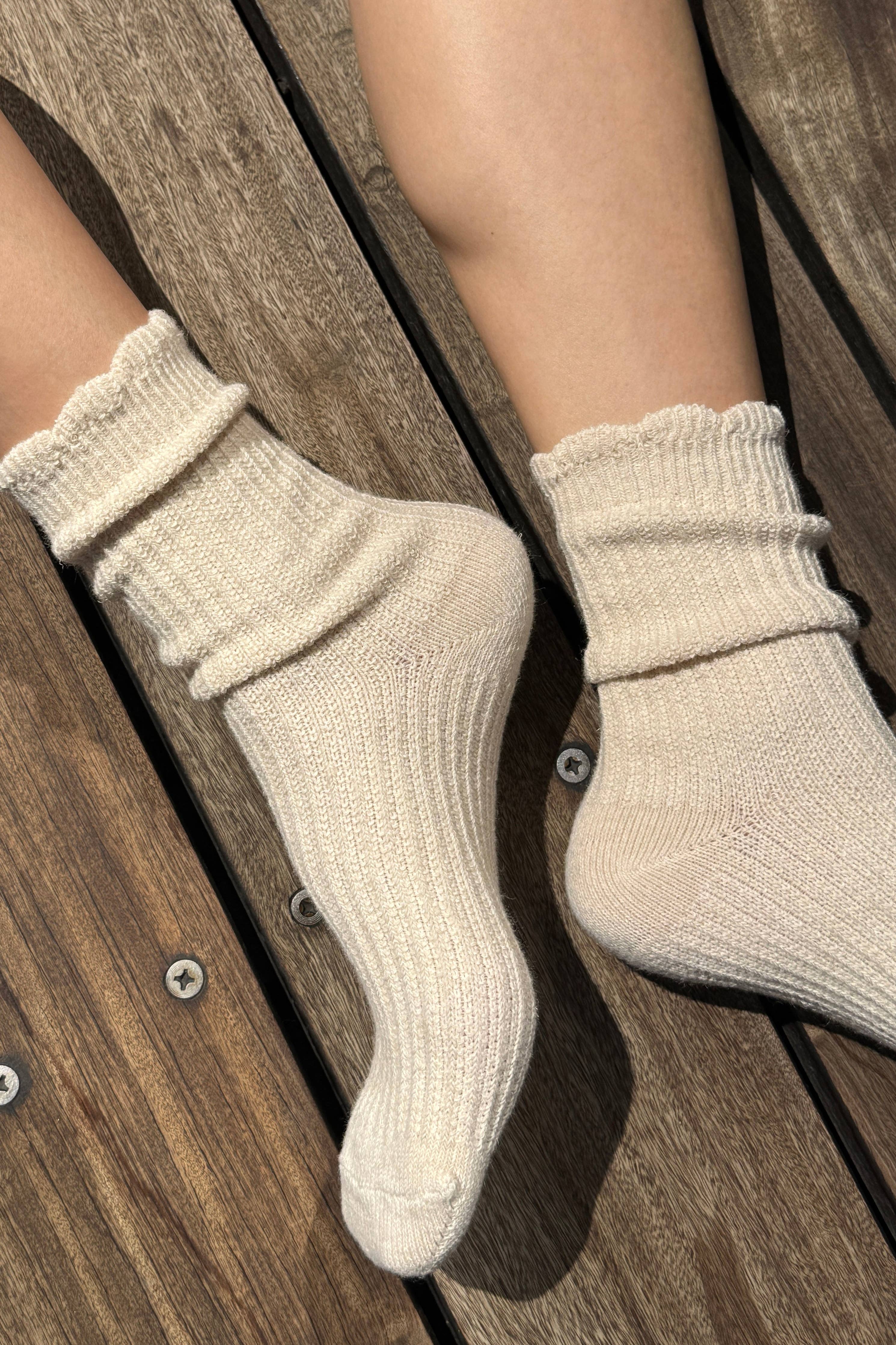 Le Bon Shoppe :: Linen Scallop Socks
