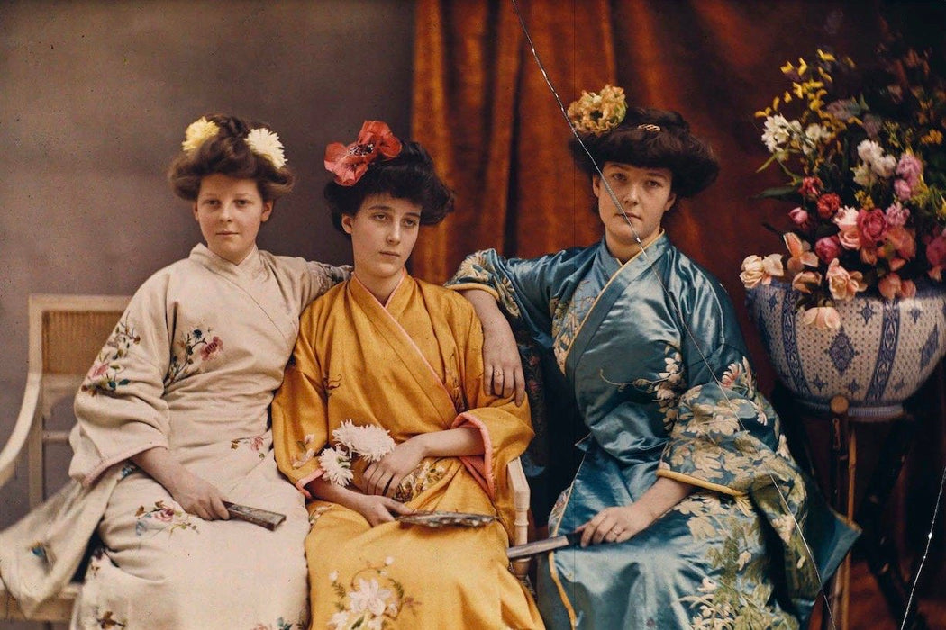The Color of Clothes: Fashion and Dress in Autochrome