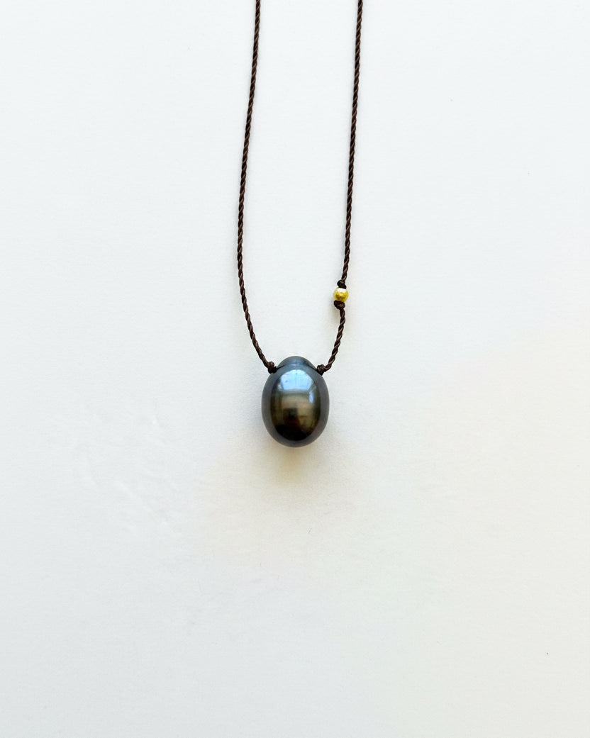 Margaret Solow :: Black Pearl and 18kt Bead Necklace