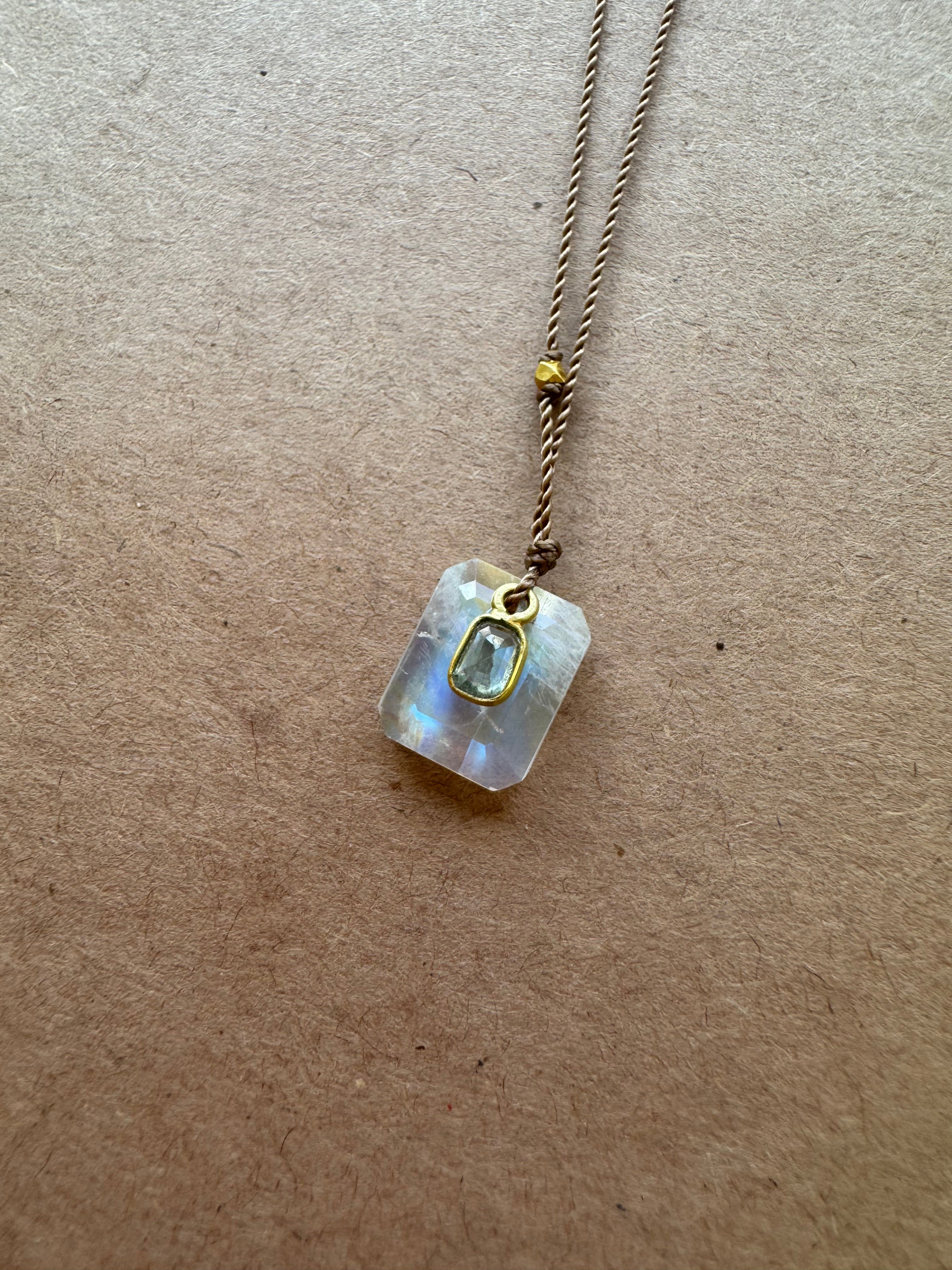 Margaret Solow :: Rainbow Moonstone and Sapphire Necklace, 18kt