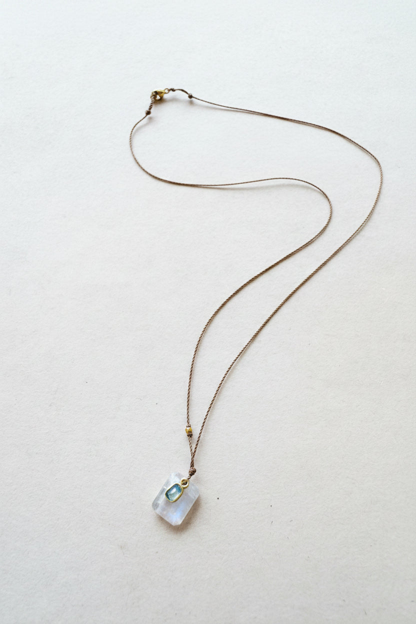Margaret Solow :: Rainbow Moonstone and Sapphire Necklace, 18kt