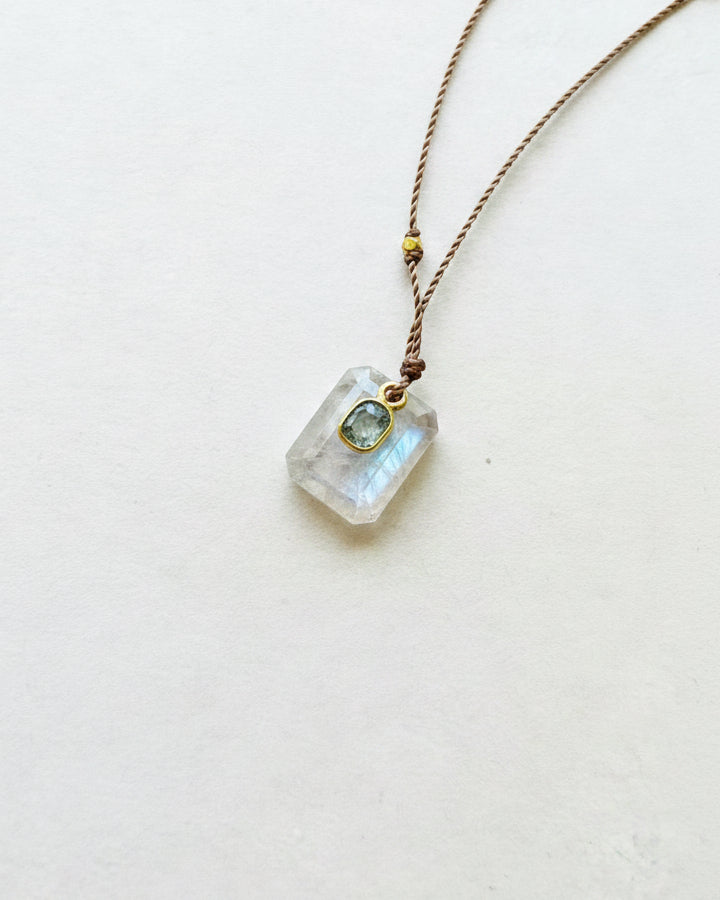 Margaret Solow :: Rainbow Moonstone and Sapphire Necklace, 18kt