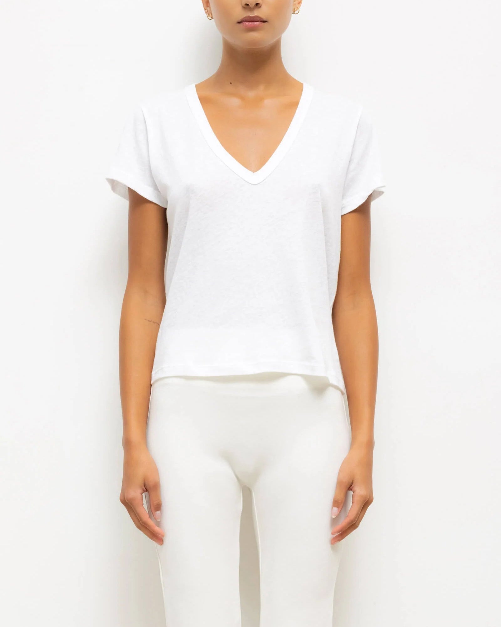 Leset :: Laura V Neck Tee