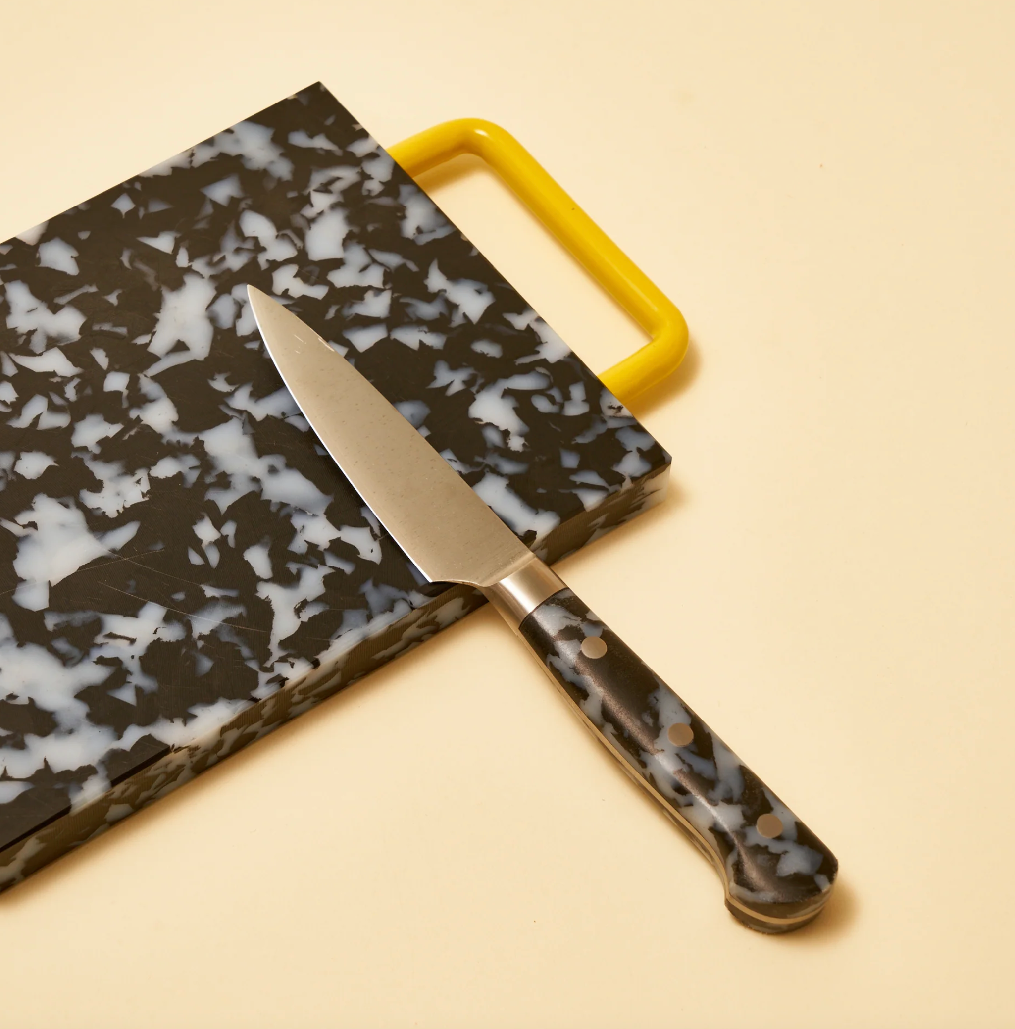 Fredericks & Mae :: Cutting Board Small, Black/White