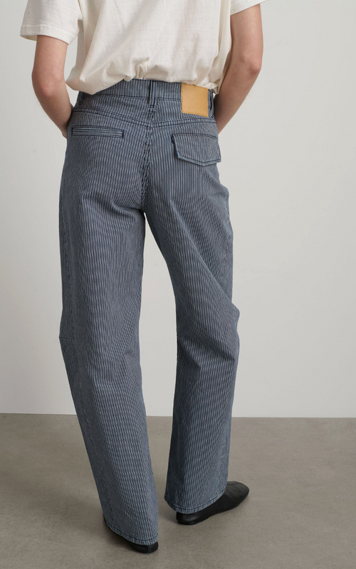 B Sides :: Lange Lasso, Stripe