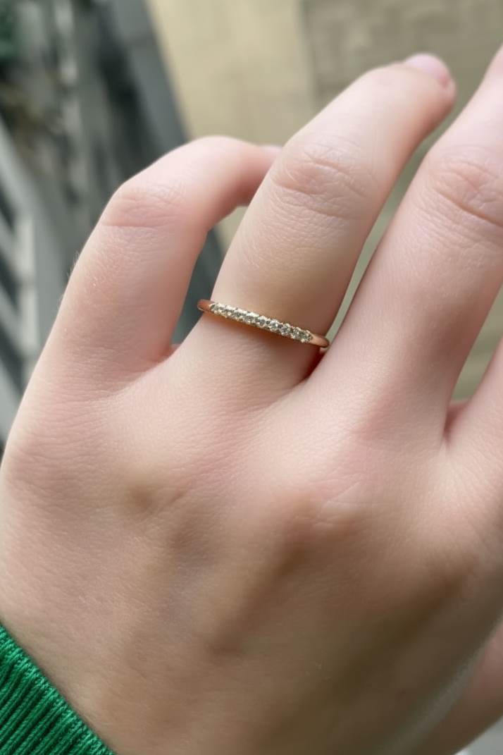 Jennie Kwon :: Gold Round Semi Pave Band