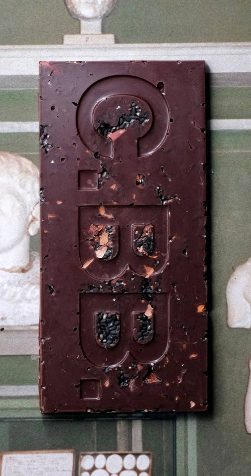 Casa Bosques - Black Toasted Sesame, Cacoa Shell & Nib Chocolate Bar