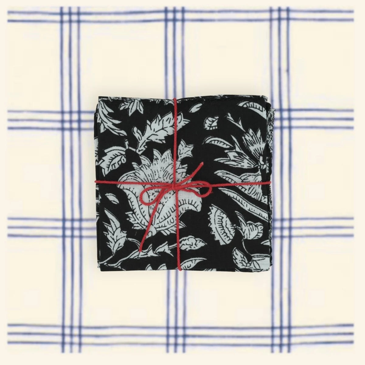 Suzette :: Napkins Daniella Black, Set of 4